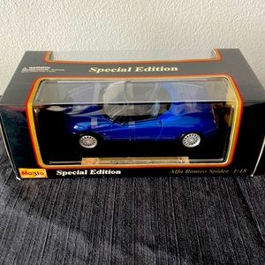 1/18 Maisto Alfa Romeo Spider in Blue 1995